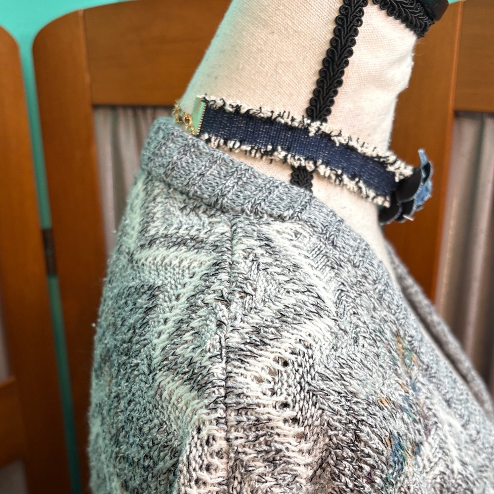 Method Chic Gray Vintage Patterned Buttoned Cardi… - image 5